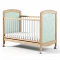 Houten babybed met wieltjes en groene decoratie 120 x 60 x 80cm